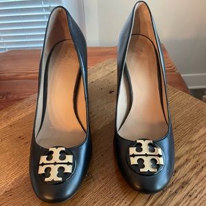 TORY BURCH CHELSEA  PUMP, 3 1/2 INCH HEEL, VERY GOOD CONDITION